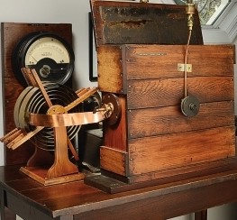 photo of antique radio apparatus